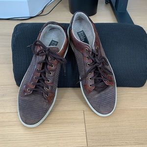 Brown Bull Boxer shoes, size 12